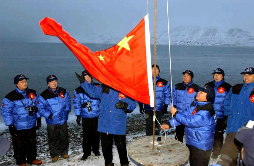 Members of the Chinese Yilite-Mulin Arctic Pole Expedition raise the Chinese national flag in Longyearbyen on Svalbard, Norway, to set the site of a Chinese research station on Wednesday, Oct. 31, 2001.  (AP Photo/Xinhua/Yuan Man)