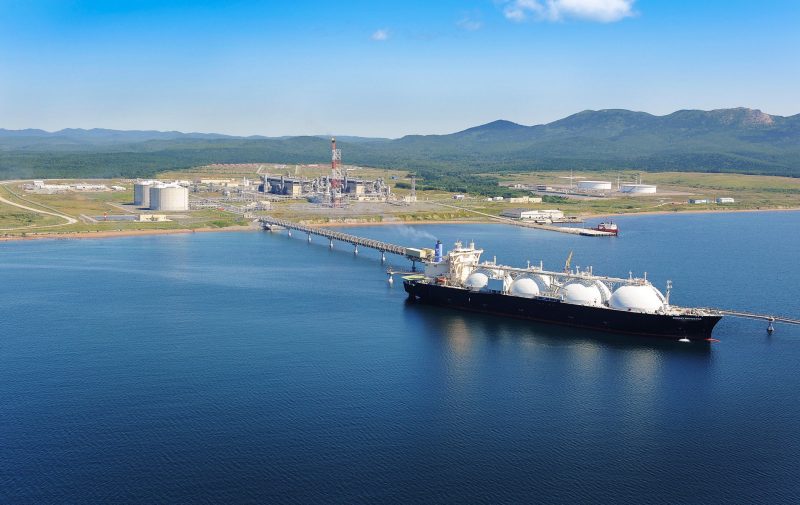 sakhalin2-project-plant-and-lng-tanker