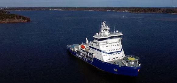 Polaris is the world’s first LNG-powered icebreaker