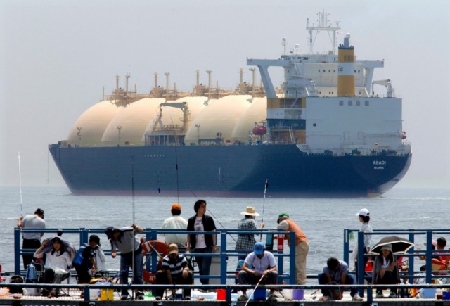 SPG_tanker_uhodit-640x435